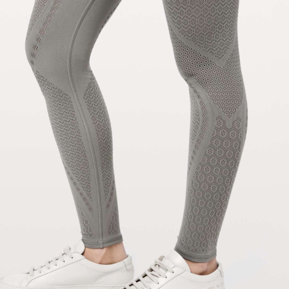 Lululemon Reveal Tight *Mindful Motion Carbon Dust Size 4 - Picture 5 of 16